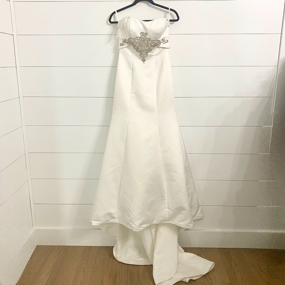 Couture Collection White Sweetheart Strapless A Line Wedding Dress Size 6